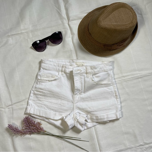 ♻️DISPONIBLE ♻️
✨🍂PRE-LOVED H&M Short🍂✨ - Picture 2 of 7